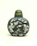 2006AX3901-01
&copy; Victoria and Albert Museum, London
Snuff bottle. China, 19th century