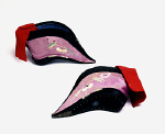 2006AM1876-01
©
Shoes for a woman's bound feet. China, 19th-20th century 2006AM1876-01
©
Shoes for a woman's bound feet. China, 19th-20th century