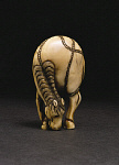 2006BD5399-01
&copy;
Netsuke of a grazing horse. Japan, 18th century