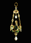 2006AN7731-01
&copy; Victoria and Albert Museum, London
Pendant in the form of a dragon. South America, early 17th century