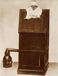 2006AB9518-01
&copy; Andrew Pitcairn-Knowles
The Steam Cabinet Bath, photo Andrew Pitcairn-Knowles. Hastings, England, early 20th century