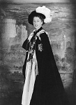 1000CB0033-01
© Cecil Beaton
Queen Elizabeth II, photo Cecil Beaton. England, 1955 1000CB0033-01
© Cecil Beaton
Queen Elizabeth II, photo Cecil Beaton. England, 1955