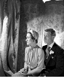 1000CB0101-01
© Cecil Beaton
The Duke and Wallis Simpson, the Duchess of Windsor on their wedding day, photo Cecil Beaton. UK, 1937 1000CB0101-01
© Cecil Beaton
The Duke and Wallis Simpson, the Duchess of Windsor on their wedding day, photo Cecil Beaton. UK, 1937