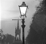 1000JG0005-01
&copy; John Gay
Streetlight, photo John Gay. London, England, 1940s