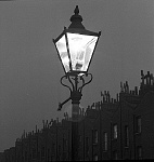 1000JG0014-01
&copy; John Gay
Streetlight, photo John Gay. London, England, 1940s
