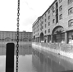 1000JG0030-01
&copy; John Gay
Albert Dock, photo John Gay. Liverpool, England, 1940s