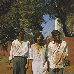 1000VK0027-01
&copy; Victor Kennet
Three men at the Holi Festival, photo Victor Kennett. New Delhi, India, 20th century