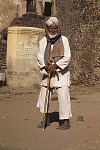 1000VK0043-01
&copy; Victor Kennet
Old Man with Walking Stick, photo Victor Kennett. Khuldabad, India, 20th century