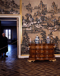 1000VK0045-01
&copy; Victor Kennet
Crown Room at the Peterhof, photo Victor Kennett. St Petersburg, Russia, 20th century