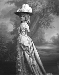 1000LF0029-01
&copy; LaFayette
Dame Lilian Braithwaite, photo Lafayette Portrait studios. London, England, 1901