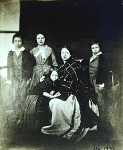2006BC6148-01
© Victoria and Albert Museum, London
Prince of Wales, Princess Royal, Princess Alice, Queen Victoria and Prince Alfred, photo Roger Fenton. England, 19th century 2006BC6148-01
© Victoria and Albert Museum, London
Prince of Wales, Princess Royal, Princess Alice, Queen Victoria and Prince Alfred, photo Roger Fenton. England, 19th century