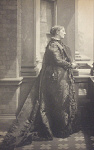 2006AF3021-01
&copy; Victoria and Albert Museum, London
Countess Virginia Somers, photo Frederick Hollyer. England, late 19th century