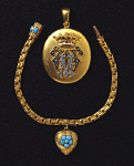 2006AU3275-01
&copy; Victoria and Albert Museum, London
A bracelet and two lockets containing the Duke of Wellington�s hair. England, 19th century